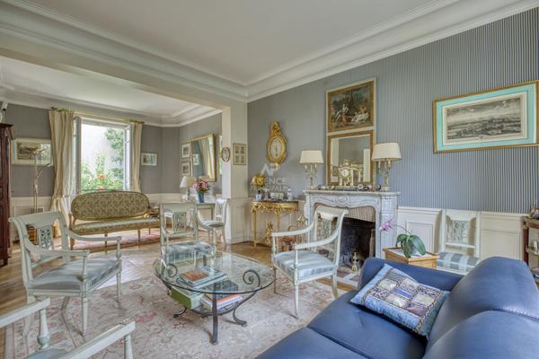 Versailles Montreuil Maison 10 pièces 260 m² au sol sur parcelle de 288 m² €1 980 000 ** - Référence 27195