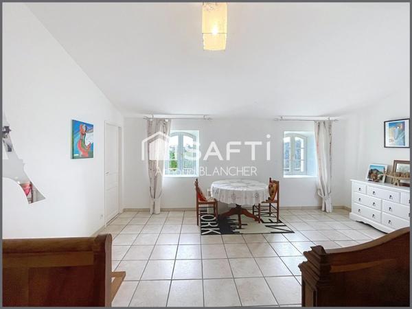 Magnifique Longère Charentaise en pierre, 6 chambres, 5 sdb, piscine, jardin d'hiver, garage, jardin.