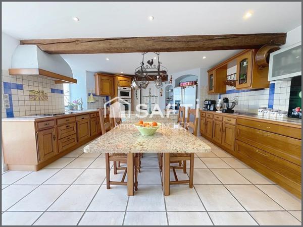 Magnifique Longère Charentaise en pierre, 6 chambres, 5 sdb, piscine, jardin d'hiver, garage, jardin.