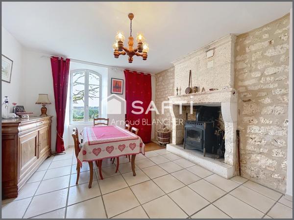 Magnifique Longère Charentaise en pierre, 6 chambres, 5 sdb, piscine, jardin d'hiver, garage, jardin.