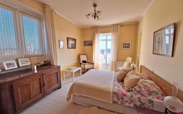 Appartement à vendre    5 pièces • 138 m2 Trébeurden