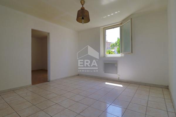 APPARTEMENT T2 - DERNIER ÉTAGE - TRAVERSANT - LUMINEUX - VUE DÉGAGÉE - TOIT-TERRASSE - AUCUNES CHARGES - FAIBLE TAXE FONCIÈRE - FORT POTENTIEL