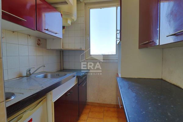APPARTEMENT T2 - DERNIER ÉTAGE - TRAVERSANT - LUMINEUX - VUE DÉGAGÉE - TOIT-TERRASSE - AUCUNES CHARGES - FAIBLE TAXE FONCIÈRE - FORT POTENTIEL