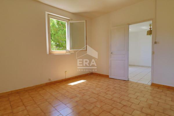 APPARTEMENT T2 - DERNIER ÉTAGE - TRAVERSANT - LUMINEUX - VUE DÉGAGÉE - TOIT-TERRASSE - AUCUNES CHARGES - FAIBLE TAXE FONCIÈRE - FORT POTENTIEL