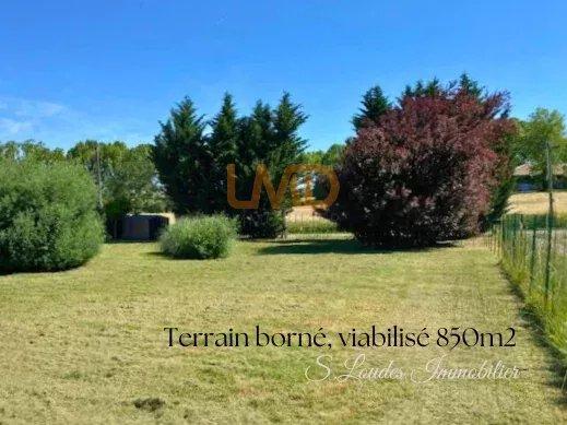 Beaumont-de-Lomagne 82. Terrain viabilisé