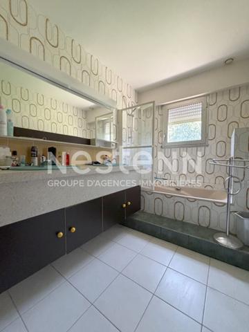 Maison traditionnelle à vendre à MOREAC 5 chambres avec 1 hectare de terrain