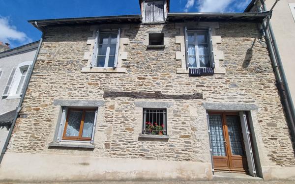 Maison à vendre    8 pièces • 218,39 m2 Saint-Yrieix-la-Perche