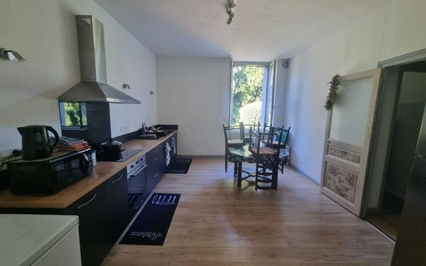 Maison à vendre    8 pièces • 218,39 m2 Saint-Yrieix-la-Perche