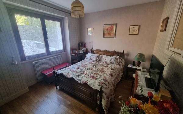 Maison à vendre    8 pièces • 218,39 m2 Saint-Yrieix-la-Perche