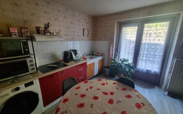 Maison à vendre    8 pièces • 218,39 m2 Saint-Yrieix-la-Perche