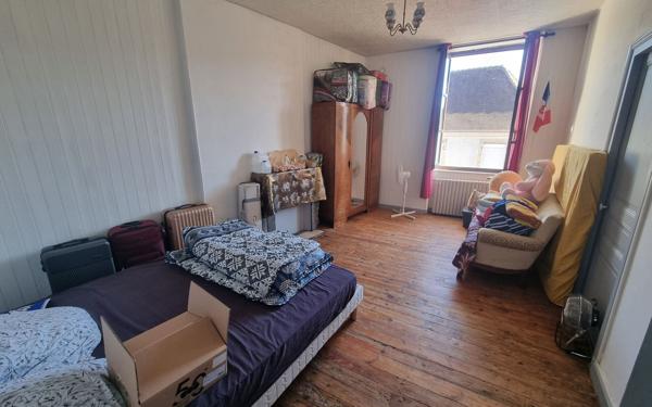 Maison à vendre    8 pièces • 218,39 m2 Saint-Yrieix-la-Perche