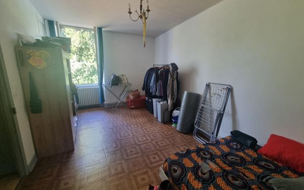 Maison à vendre    8 pièces • 218,39 m2 Saint-Yrieix-la-Perche