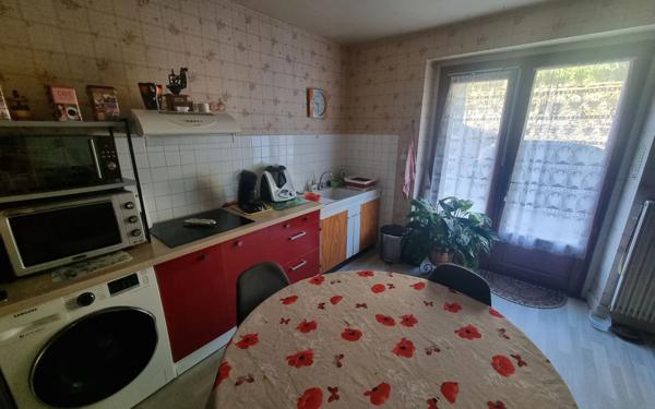 Maison à vendre    8 pièces • 218,39 m2 Saint-Yrieix-la-Perche