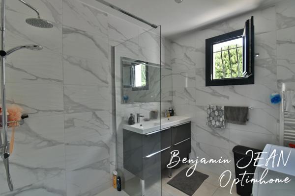 À vendre – Maison de plain-pied entièrement rénovée avec piscine – Sérignan (34)