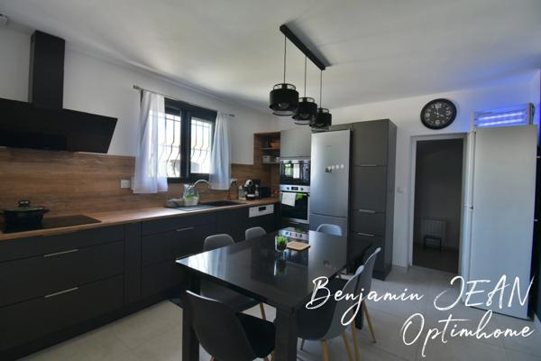 À vendre – Maison de plain-pied entièrement rénovée avec piscine – Sérignan (34)