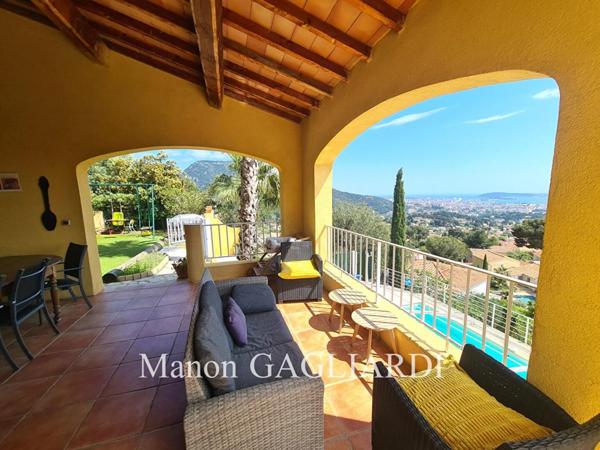 TOULON- VILLA T9- 285m² AVEC PISCINE- VUE PANORAMIQUE SUR LA RADE DE TOULON