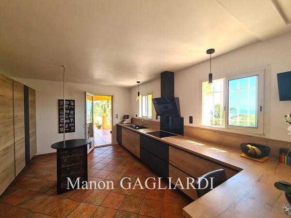 TOULON- VILLA T9- 285m² AVEC PISCINE- VUE PANORAMIQUE SUR LA RADE DE TOULON