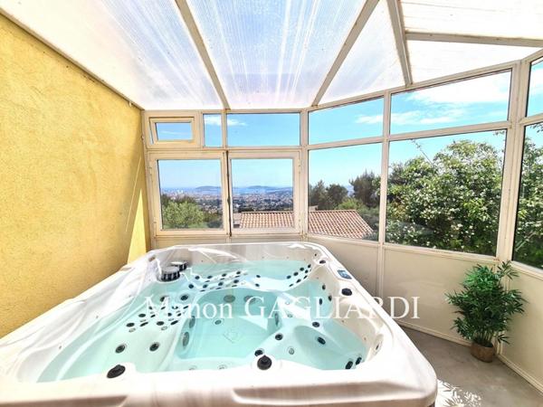 TOULON- VILLA T9- 285m² AVEC PISCINE- VUE PANORAMIQUE SUR LA RADE DE TOULON