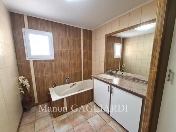 TOULON- VILLA T9- 285m² AVEC PISCINE- VUE PANORAMIQUE SUR LA RADE DE TOULON