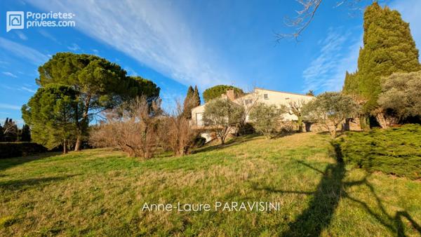 Maison d'architecte dans le Sud de la France face au Canal du Midi