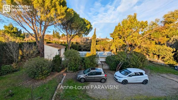 Maison d'architecte dans le Sud de la France face au Canal du Midi