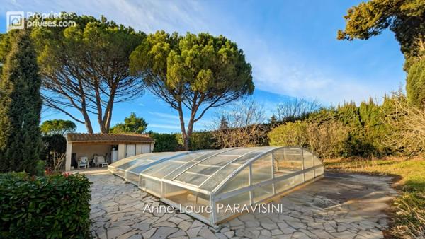Maison d'architecte dans le Sud de la France face au Canal du Midi