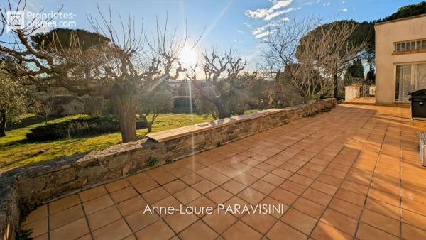 Maison d'architecte dans le Sud de la France face au Canal du Midi
