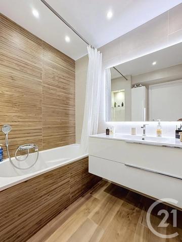 Appartement F2 à vendre  2 pièces - 56 m 2   CANNES  - 06
