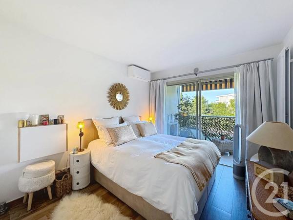Appartement F2 à vendre  2 pièces - 56 m 2   CANNES  - 06