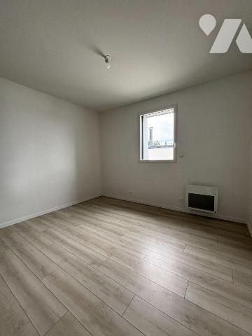 FOUGERES, A proximité de la voie verte et des commerces, Maison en ossature bois proposant 110 ...