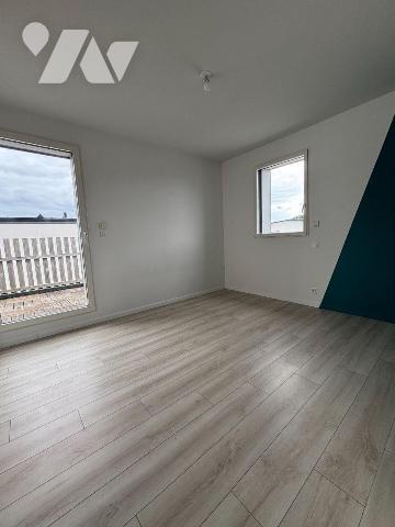 FOUGERES, A proximité de la voie verte et des commerces, Maison en ossature bois proposant 110 ...
