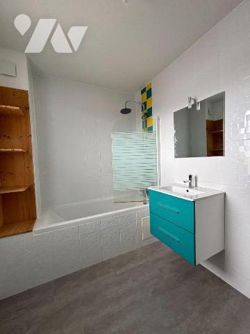FOUGERES, A proximité de la voie verte et des commerces, Maison en ossature bois proposant 110 ...