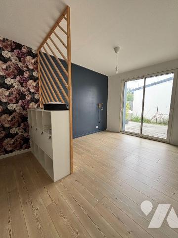 FOUGERES, A proximité de la voie verte et des commerces, Maison en ossature bois proposant 110 ...