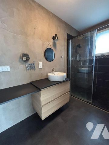 FOUGERES, A proximité de la voie verte et des commerces, Maison en ossature bois proposant 110 ...
