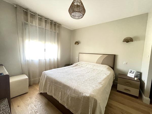 PESSAC- Stade Nautique - Maison Contemporaine 6 pièce(s) 146 m2 - 4ch - Piscine - Jardin - Garage