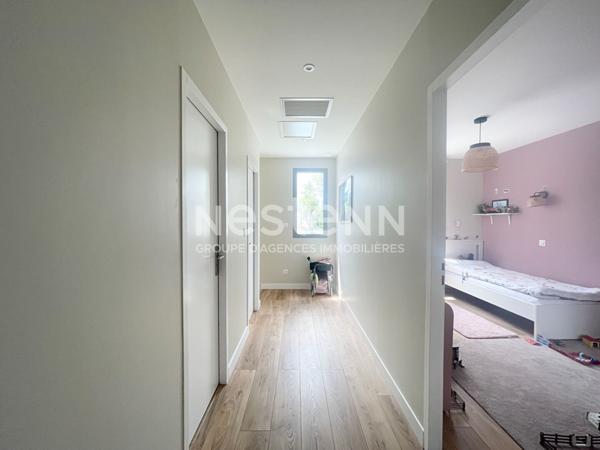 PESSAC- Stade Nautique - Maison Contemporaine 6 pièce(s) 146 m2 - 4ch - Piscine - Jardin - Garage