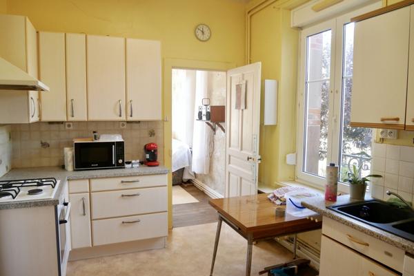 MAISON DE MAITRE AVEC DEPENDANCE, SUR 28,95 ARES DE TERRAIN