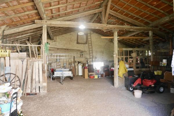 MAISON DE MAITRE AVEC DEPENDANCE, SUR 28,95 ARES DE TERRAIN