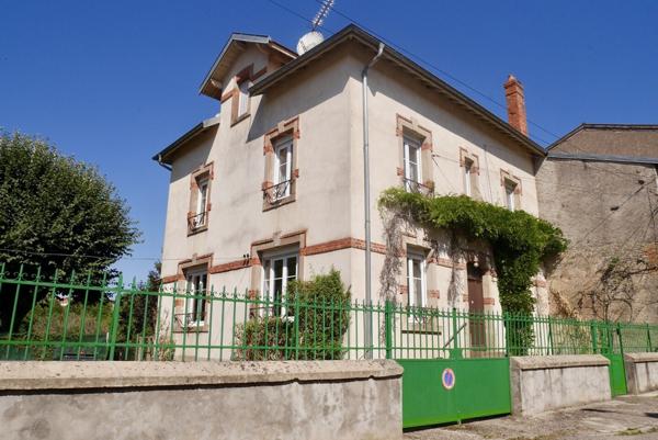 MAISON DE MAITRE AVEC DEPENDANCE, SUR 28,95 ARES DE TERRAIN