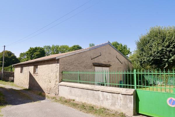 MAISON DE MAITRE AVEC DEPENDANCE, SUR 28,95 ARES DE TERRAIN
