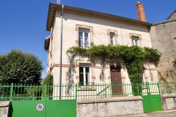 MAISON DE MAITRE AVEC DEPENDANCE, SUR 28,95 ARES DE TERRAIN