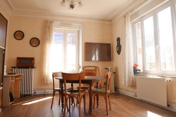 MAISON DE MAITRE AVEC DEPENDANCE, SUR 28,95 ARES DE TERRAIN