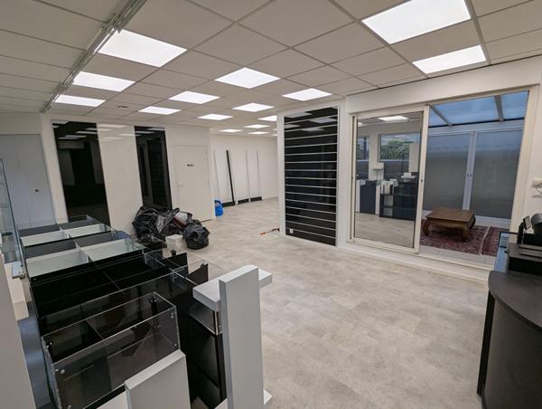 LOCAL COMMERCIAL CENTRE