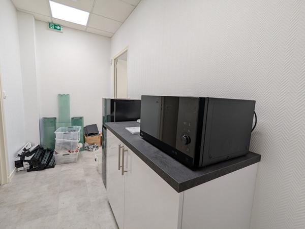 LOCAL COMMERCIAL CENTRE