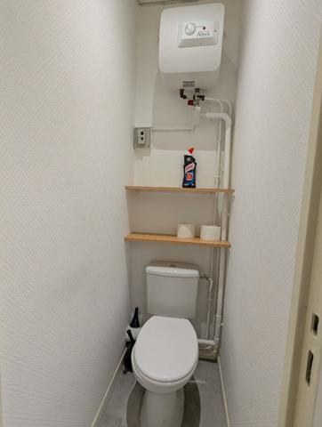 LOCAL COMMERCIAL CENTRE