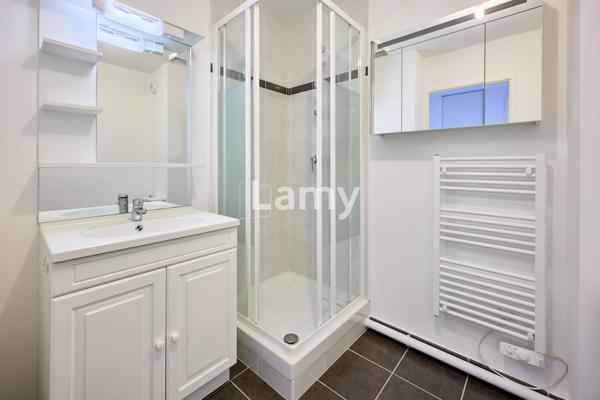 Appartement 2 pièces, balcon, parking