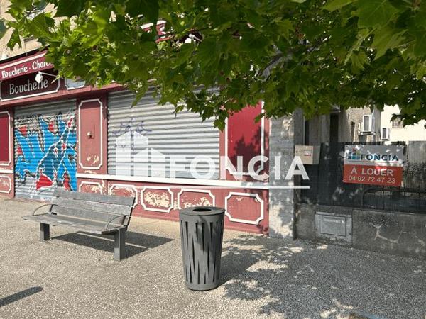 Location Local commercial 5 pièces 140 m² - LES 4 CHEMINS Volx 04130