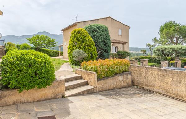 A VENDRE, Maison familiale de 178m² avec piscine, garages et vue splendide à Digne-les-Bains