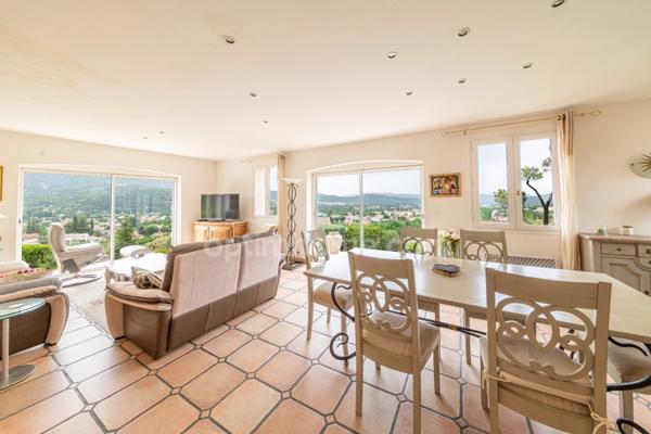 A VENDRE, Maison familiale de 178m² avec piscine, garages et vue splendide à Digne-les-Bains