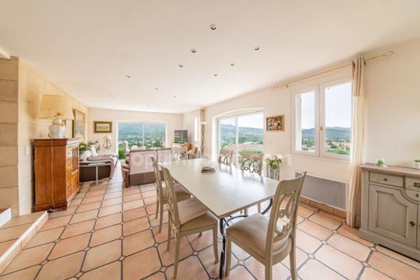 A VENDRE, Maison familiale de 178m² avec piscine, garages et vue splendide à Digne-les-Bains